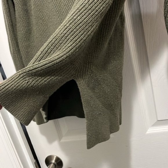 Abercrombie & Fitch Sweater - Picture 6 of 14